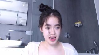 Em gái show bướm tự sướng trong phòng tắm rên cực dâm